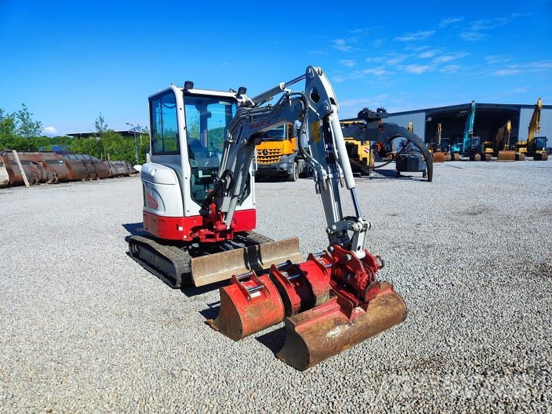 Takeuchi TB325R Mini Escavadoras <7t