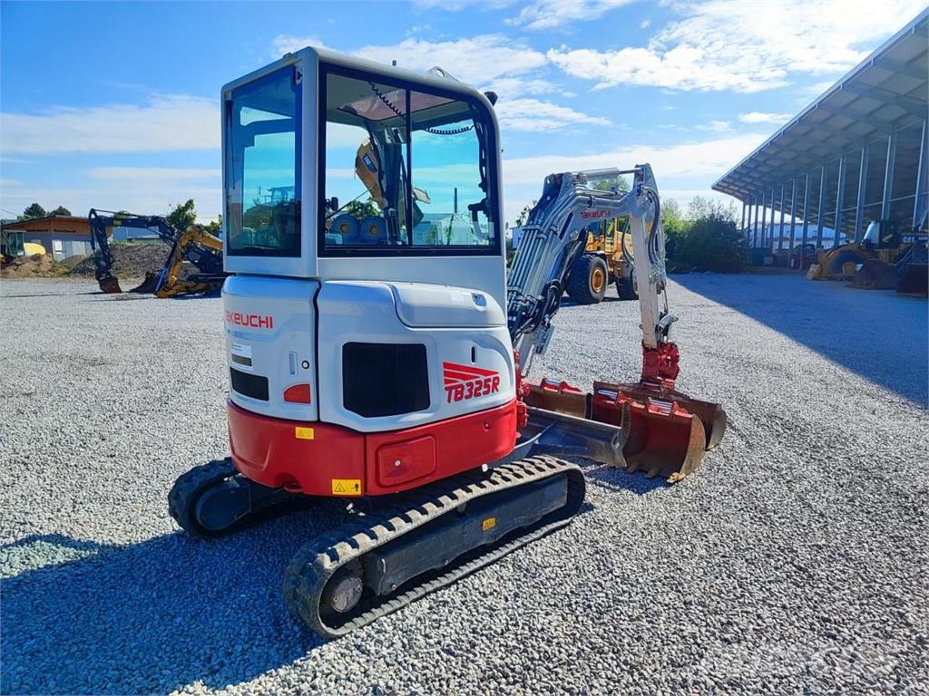 Takeuchi TB325R Mini Escavadoras <7t