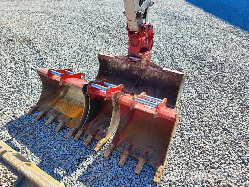 Takeuchi TB325R Mini Escavadoras <7t