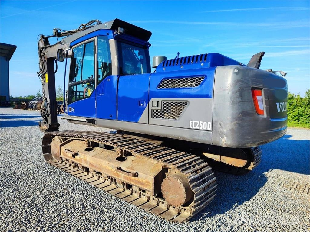 Volvo EC220DL Paletli ekskavatörler