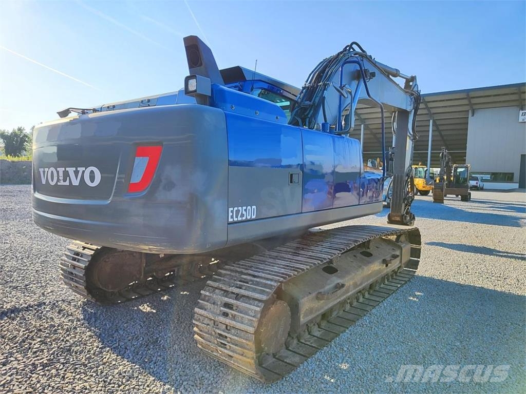 Volvo EC220DL Paletli ekskavatörler