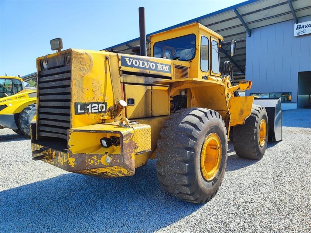 Volvo L 120 Pyöräkuormaajat