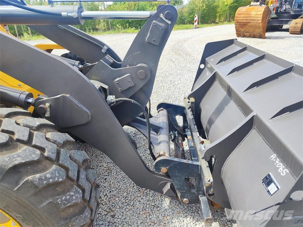 Volvo L30H Kolesové nakladače