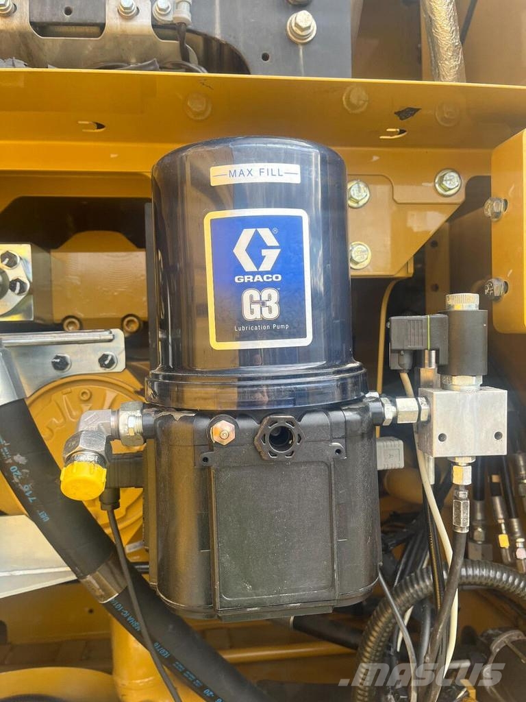 CAT 330 Гусеничні екскаватори