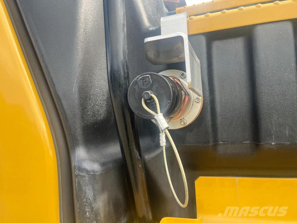 CAT 330 Гусеничні екскаватори