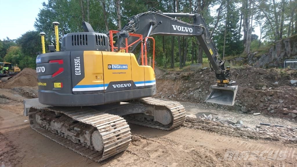 Volvo ECR 235 EL, UTHYRES Roomikekskavaatorid