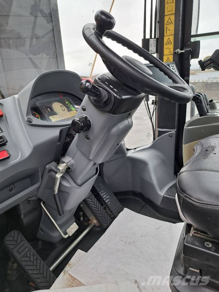 Hitachi ZW250-6 لوادر بعجل