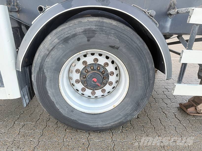 Kel-Berg Tipper / Kippauflieger 29m3 نصف مقطورات قلابة