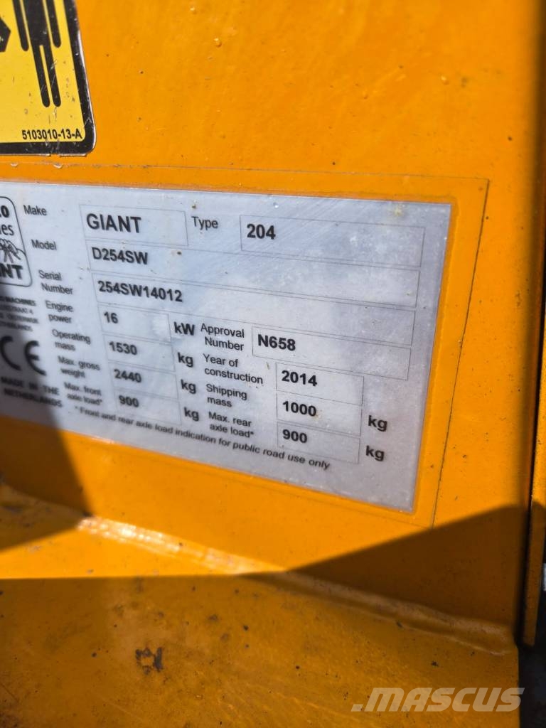 GiANT D 254 SW Μίνι φορτωτές