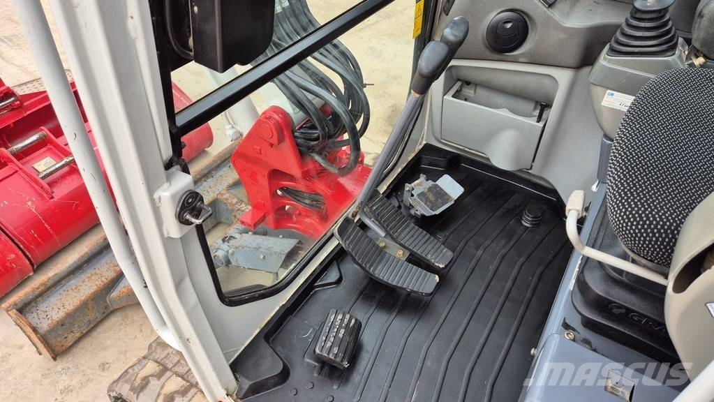 Takeuchi TB230 - POWERTILT - 4X BUCKETS - 2017 YEAR Minigravemaskiner
