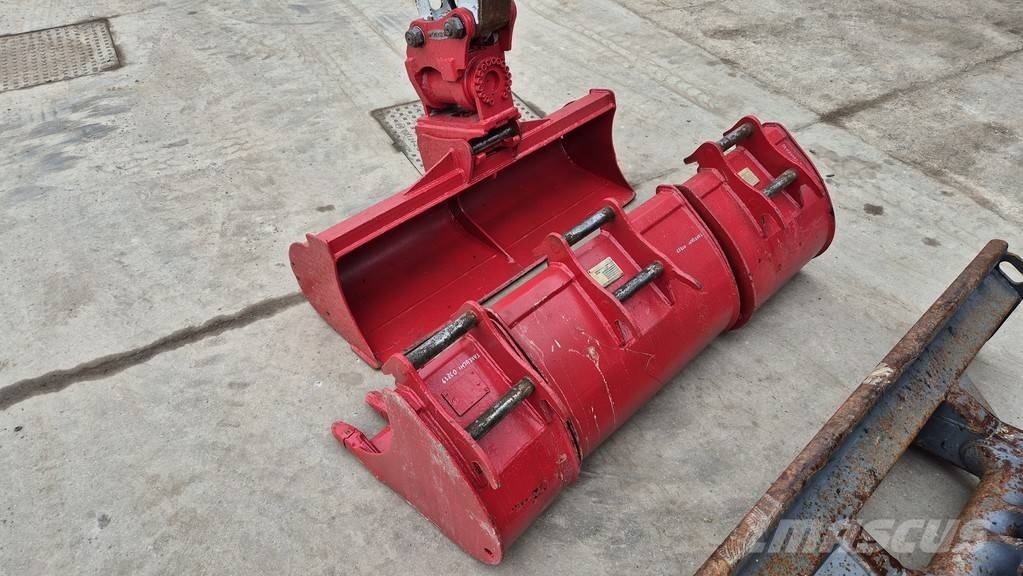 Takeuchi TB230 - POWERTILT - 4X BUCKETS - 2017 YEAR Minigravemaskiner