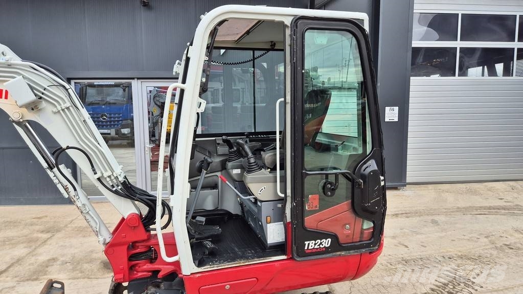 Takeuchi TB230 - POWERTILT - 4X BUCKETS - 2017 YEAR Minigravemaskiner