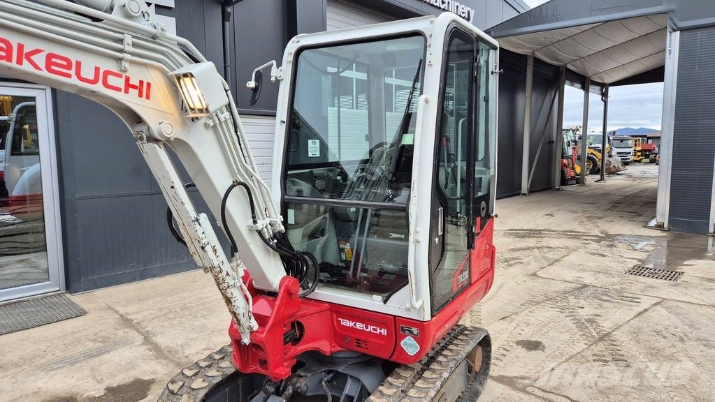 Takeuchi TB230 - POWERTILT - 4X BUCKETS - 2017 YEAR Minigravemaskiner
