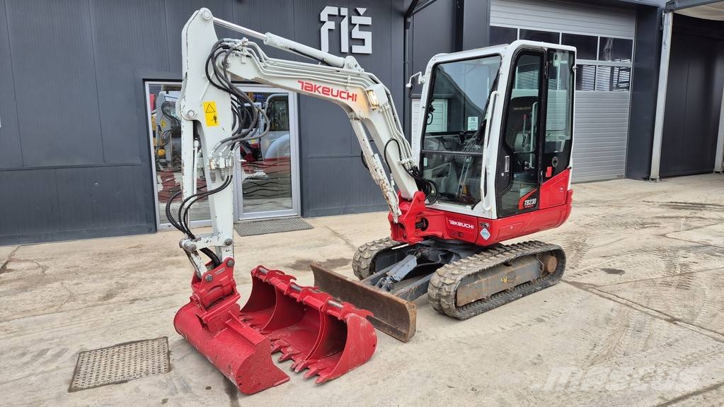 Takeuchi TB230 - POWERTILT - 4X BUCKETS - 2017 YEAR Minigravemaskiner