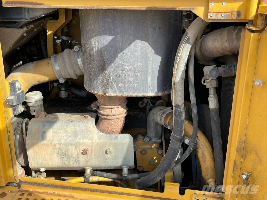 CAT D6TLGP بلدوزرات مجنزرة