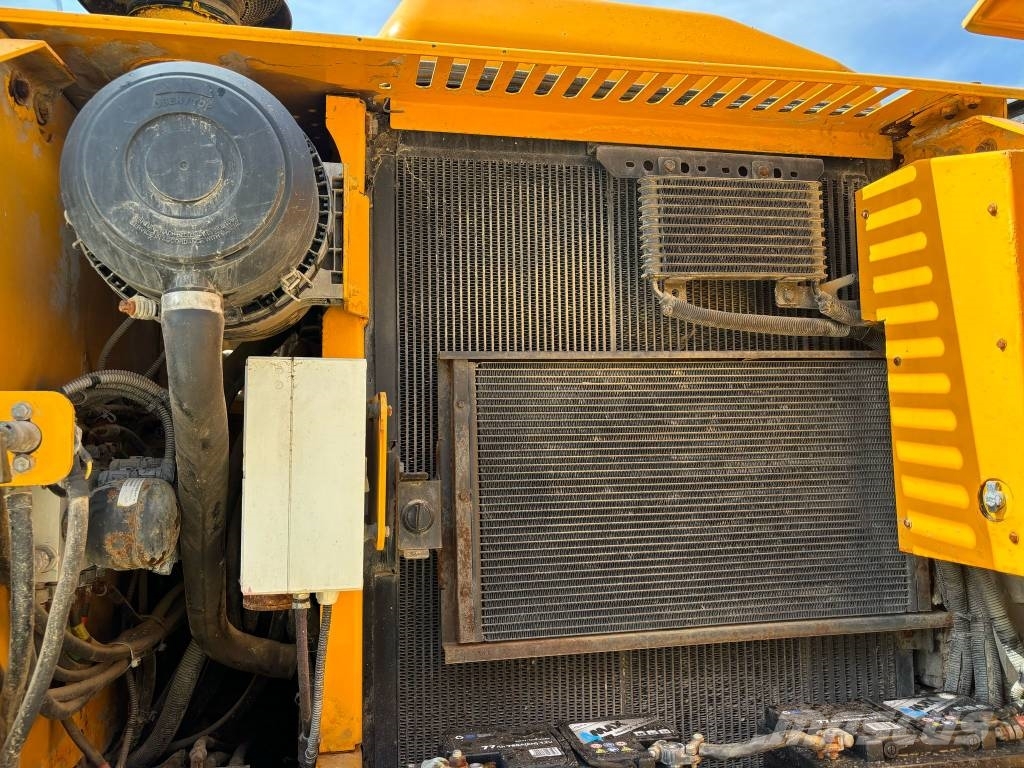 JCB JS 160 LC Paletli ekskavatörler