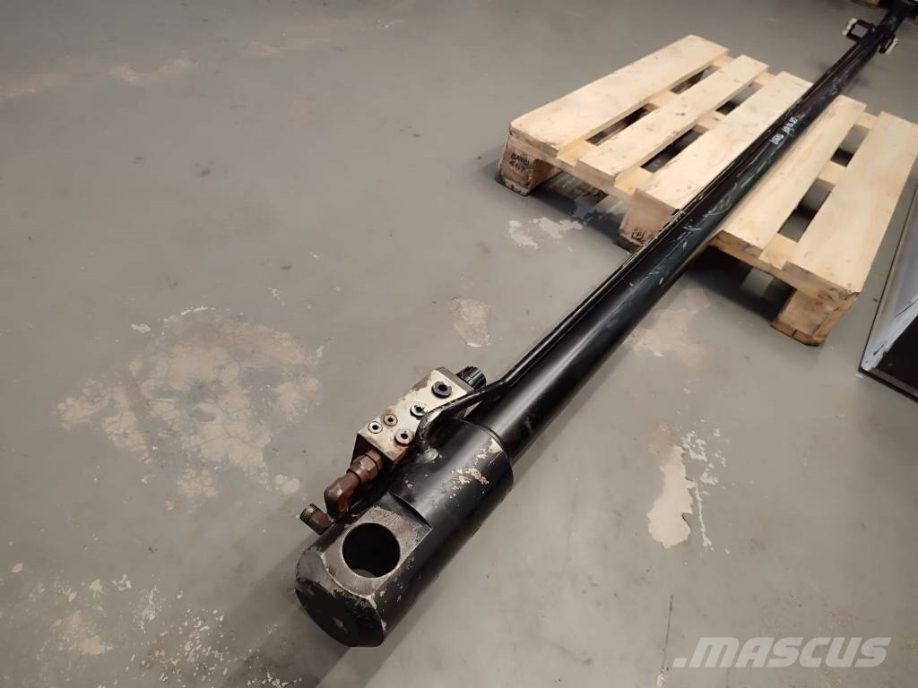 CAT TH 407 hydraulic arm extension cylinder. Hydraulik