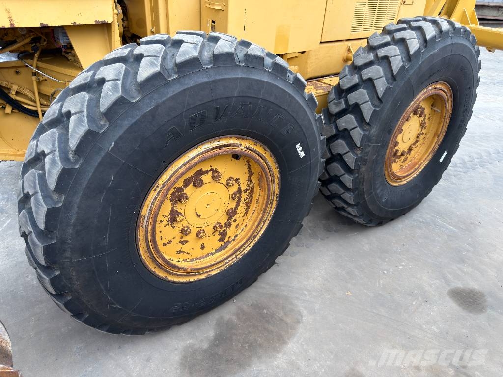 CAT 140H Niveleuse