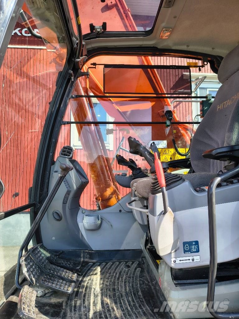 Hitachi ZX 250 LC-6 Telakaivukoneet
