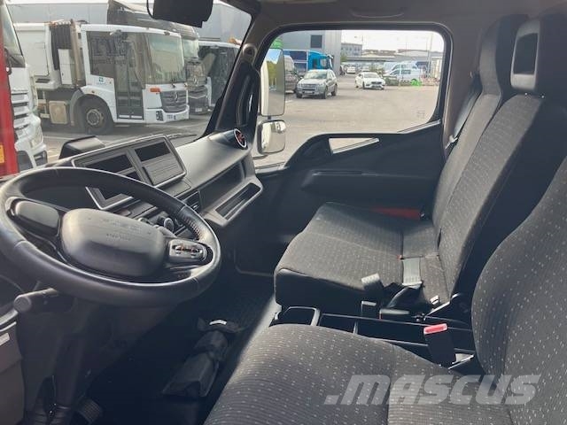 Fuso eCanter 8,55 ton Transportskåp Camiones con caja de remolque