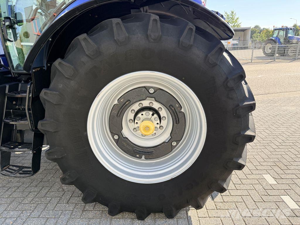 New Holland T7.270AC Blue Power Stage V Traktori