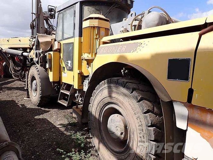 Atlas Copco BOOMER E2C Oberflächenbohrgeräte