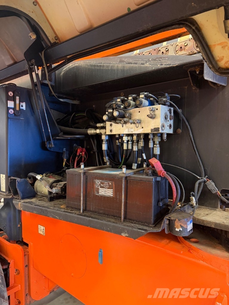 JLG 1350 SJP رافعات سلة مفصلية