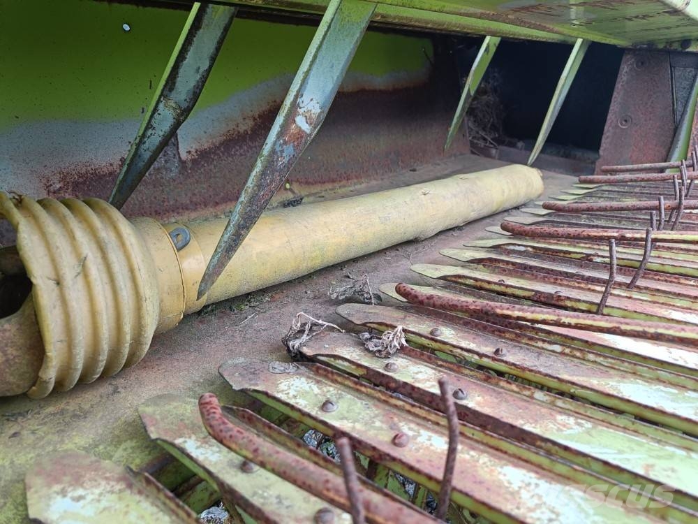 CLAAS Markant 50 Kanttipaalaimet