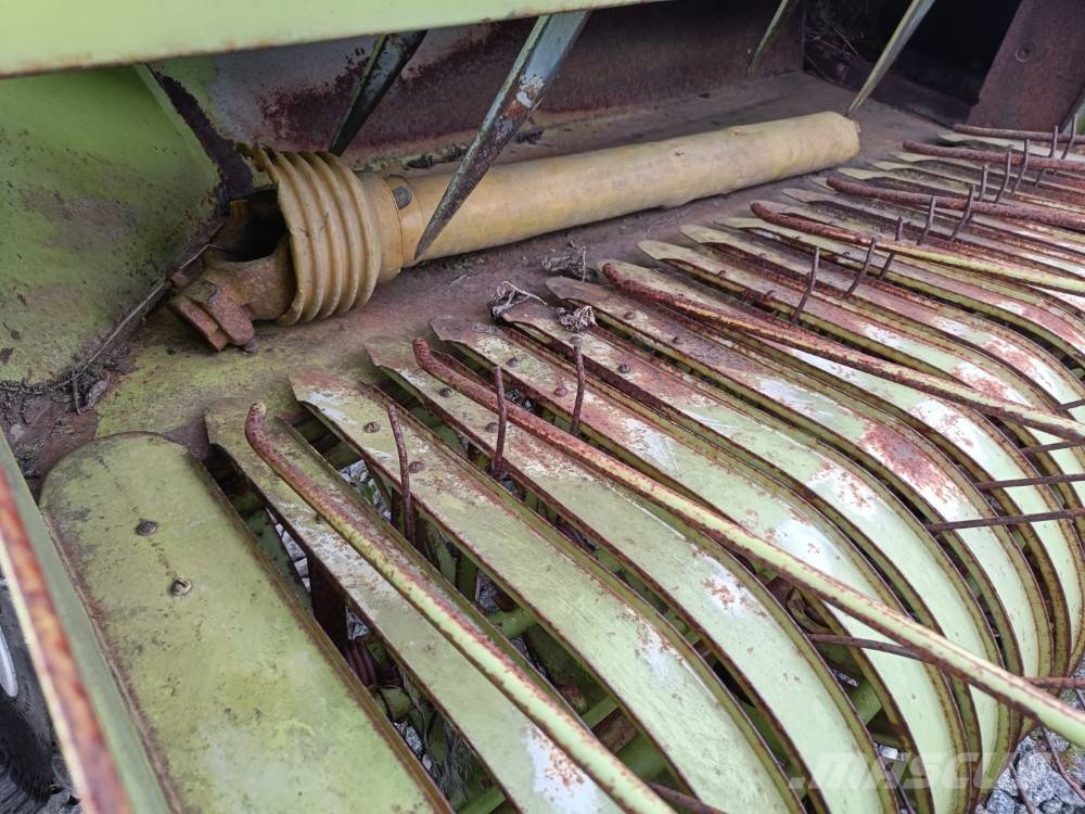 CLAAS Markant 50 Kanttipaalaimet