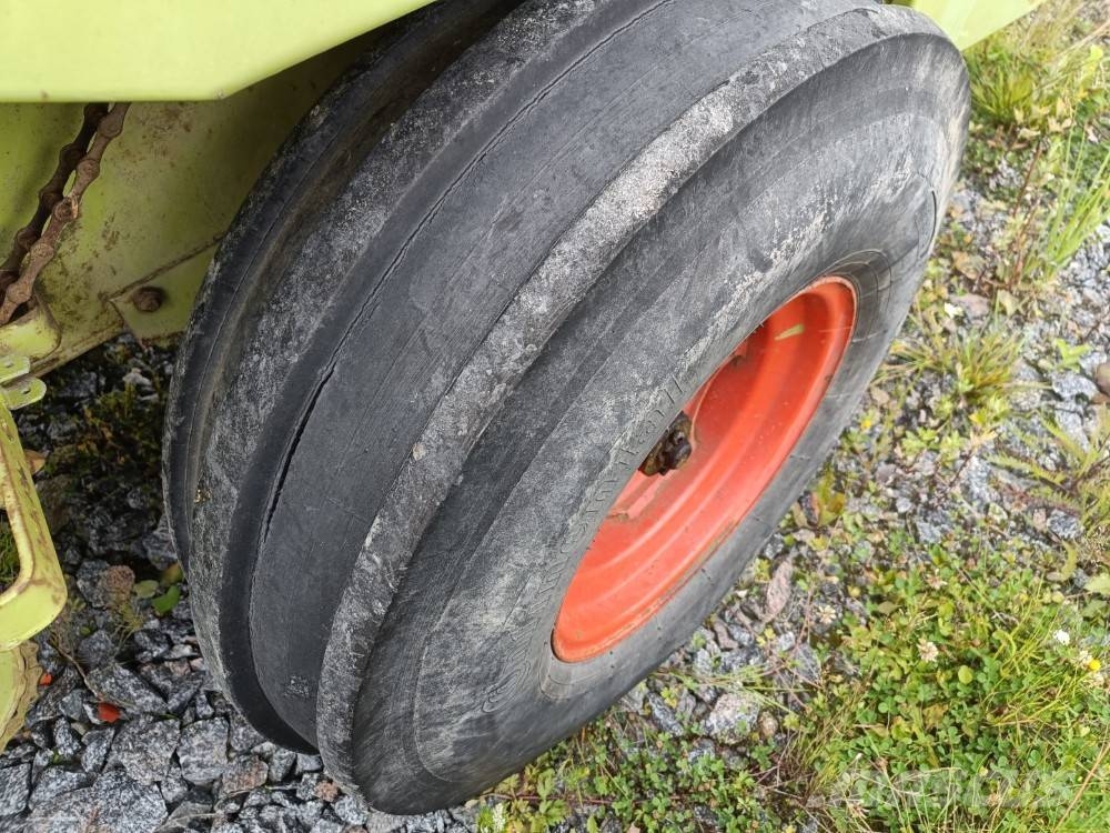 CLAAS Markant 50 Kanttipaalaimet
