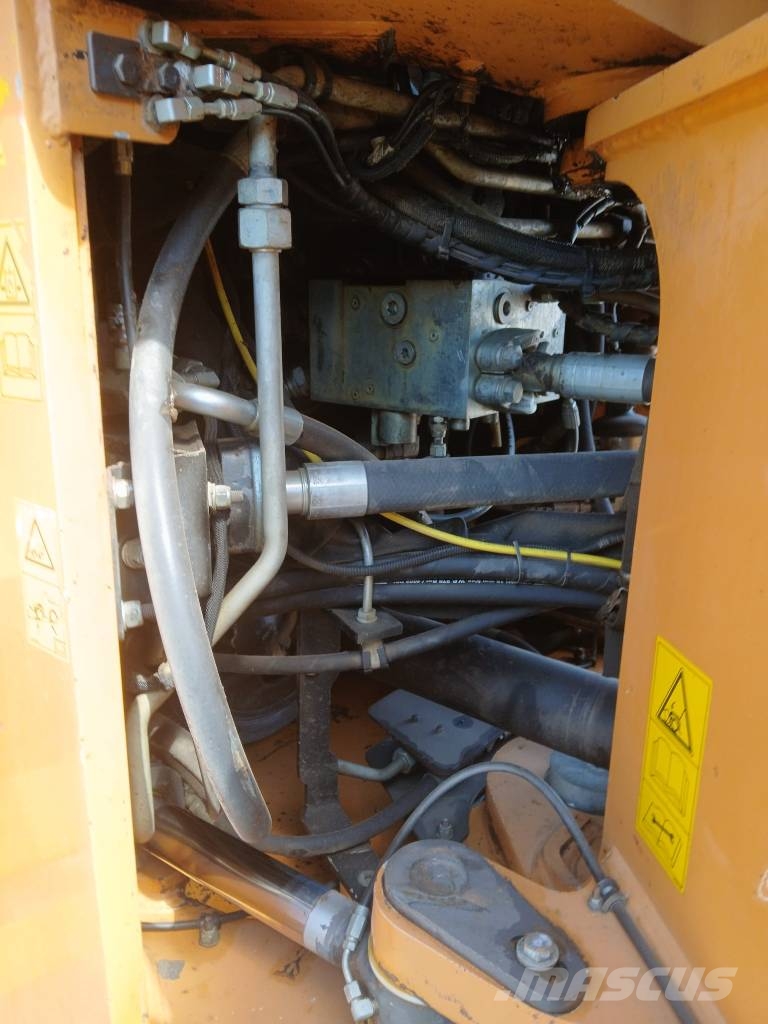 CASE 1121 F لوادر بعجل