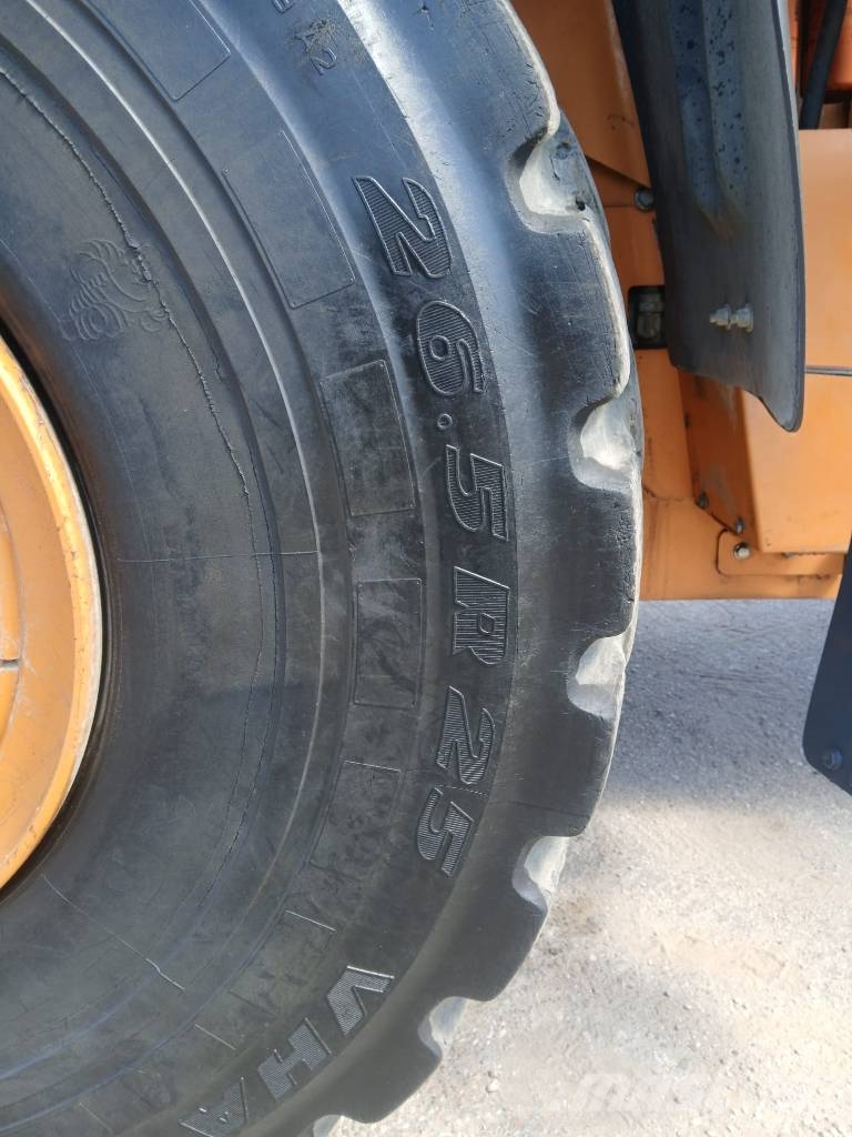 CASE 1121 F لوادر بعجل