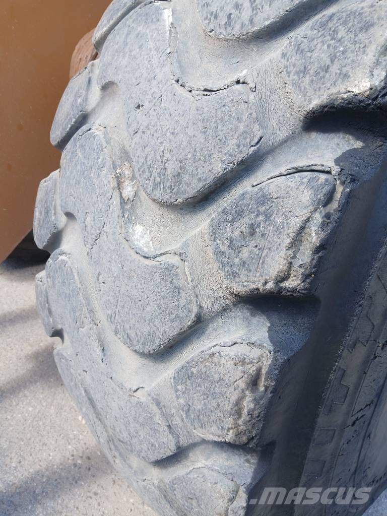 CASE 1121 F لوادر بعجل