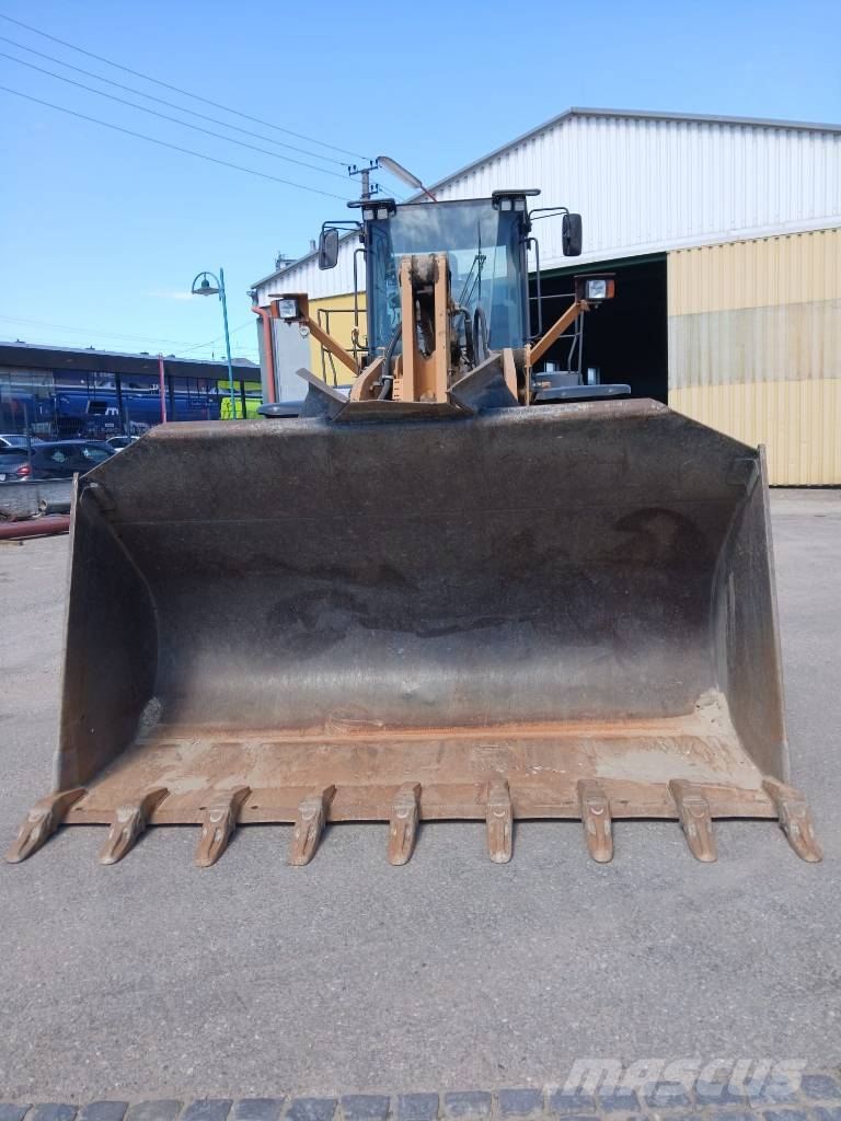 CASE 1121 F لوادر بعجل