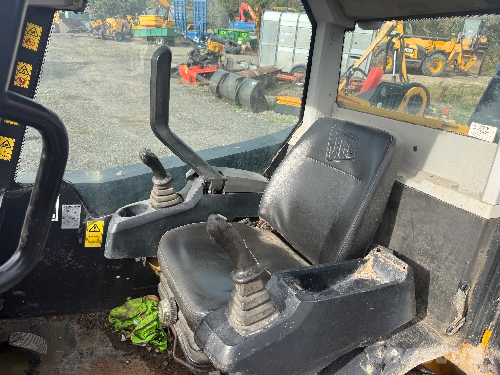 JCB 155 Lietoti riteņu kompaktiekrāvēji