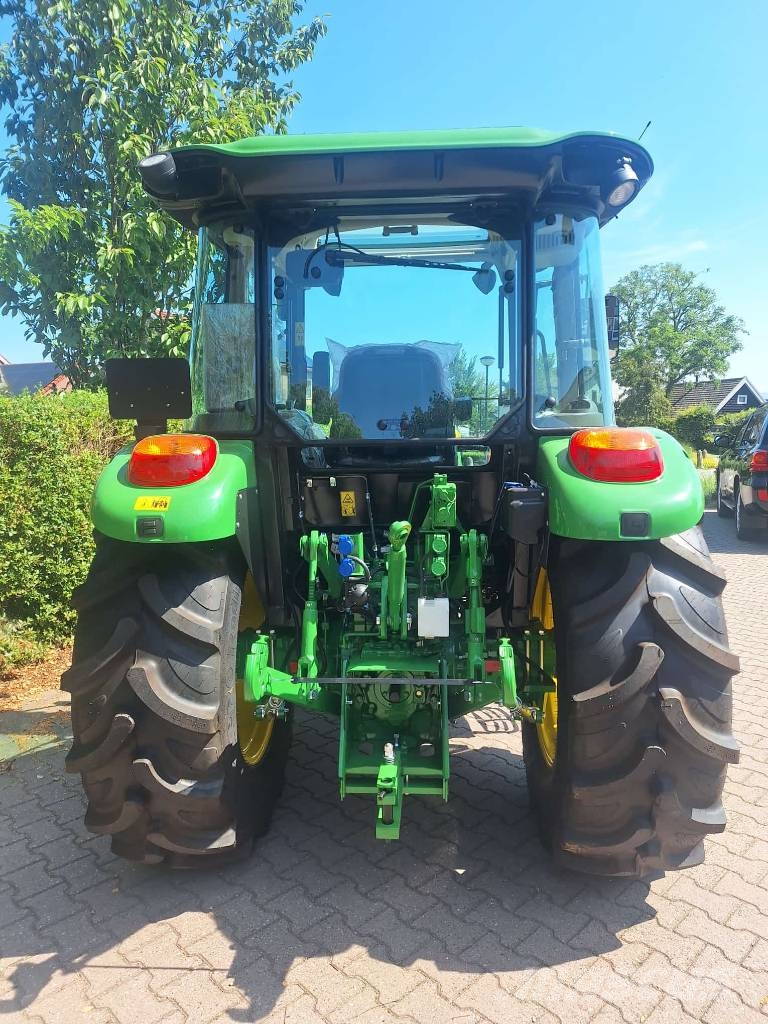 John Deere 5075 E Tractoren