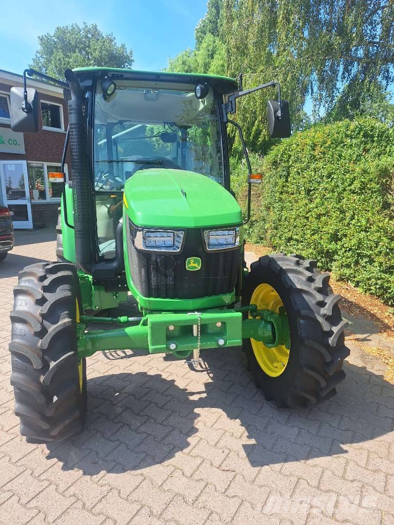 John Deere 5075 E Tractoren