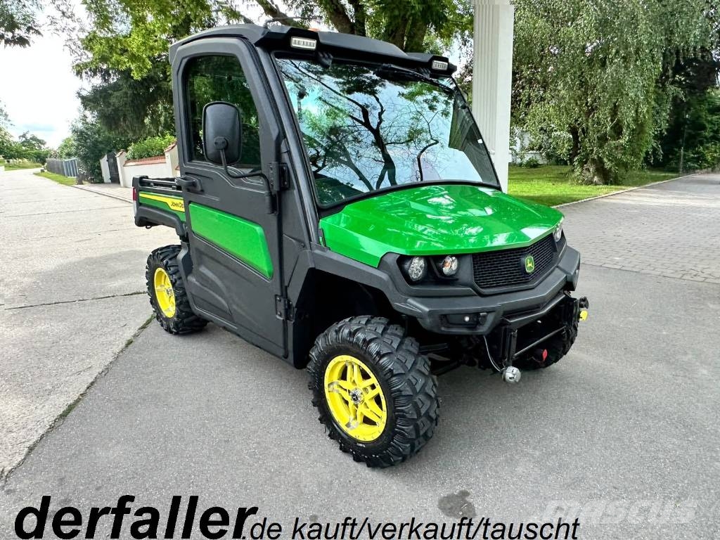 John Deere Gator XUV 835M 前装载和挖掘机