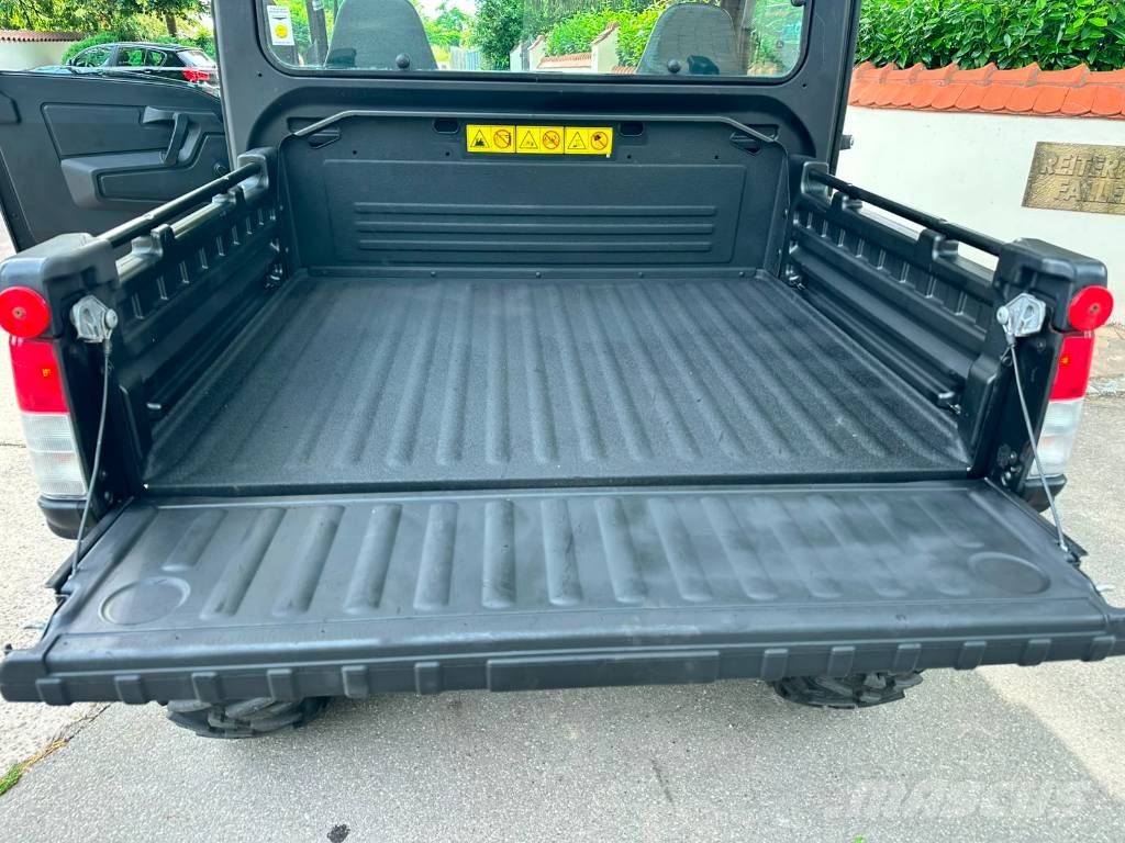 John Deere Gator XUV 835M 前装载和挖掘机