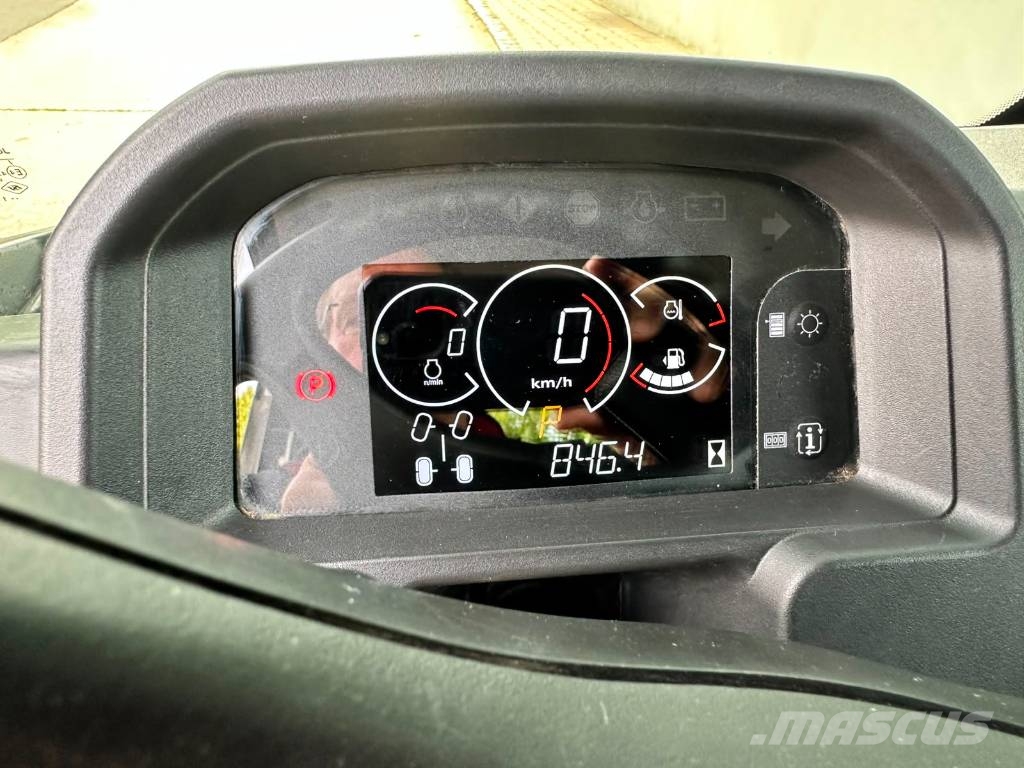 John Deere Gator XUV 835M 前装载和挖掘机
