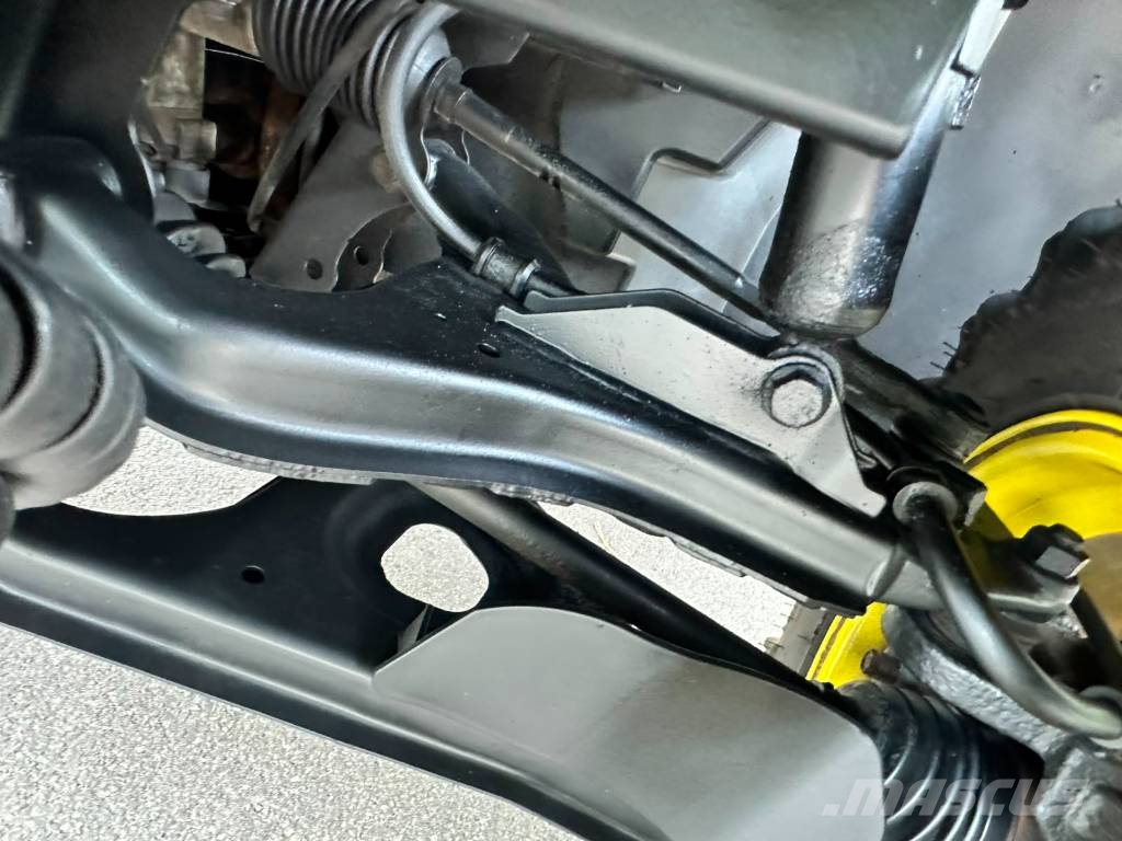 John Deere Gator XUV 835M 前装载和挖掘机