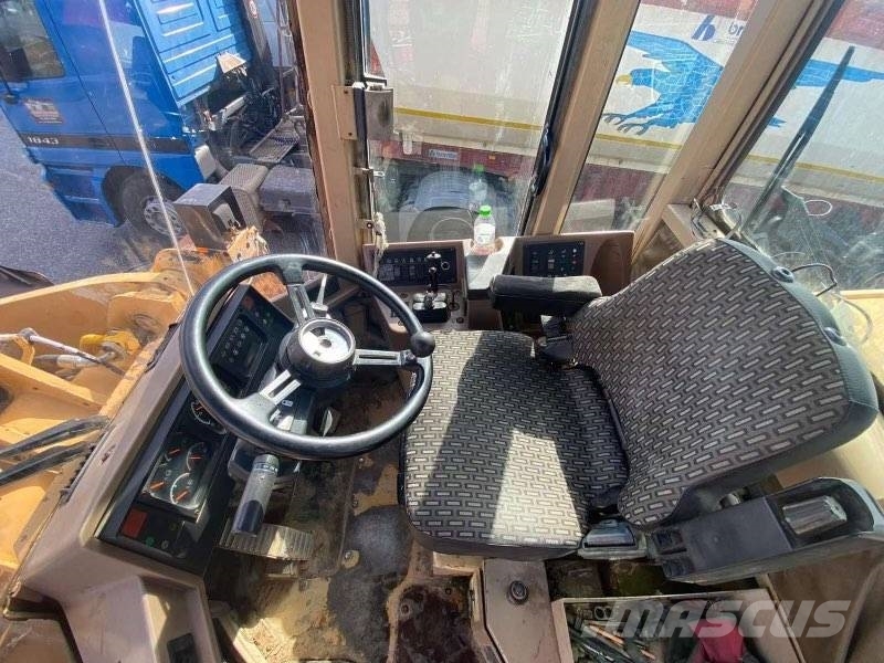 CAT 960 F Фронтальні навантажувачі