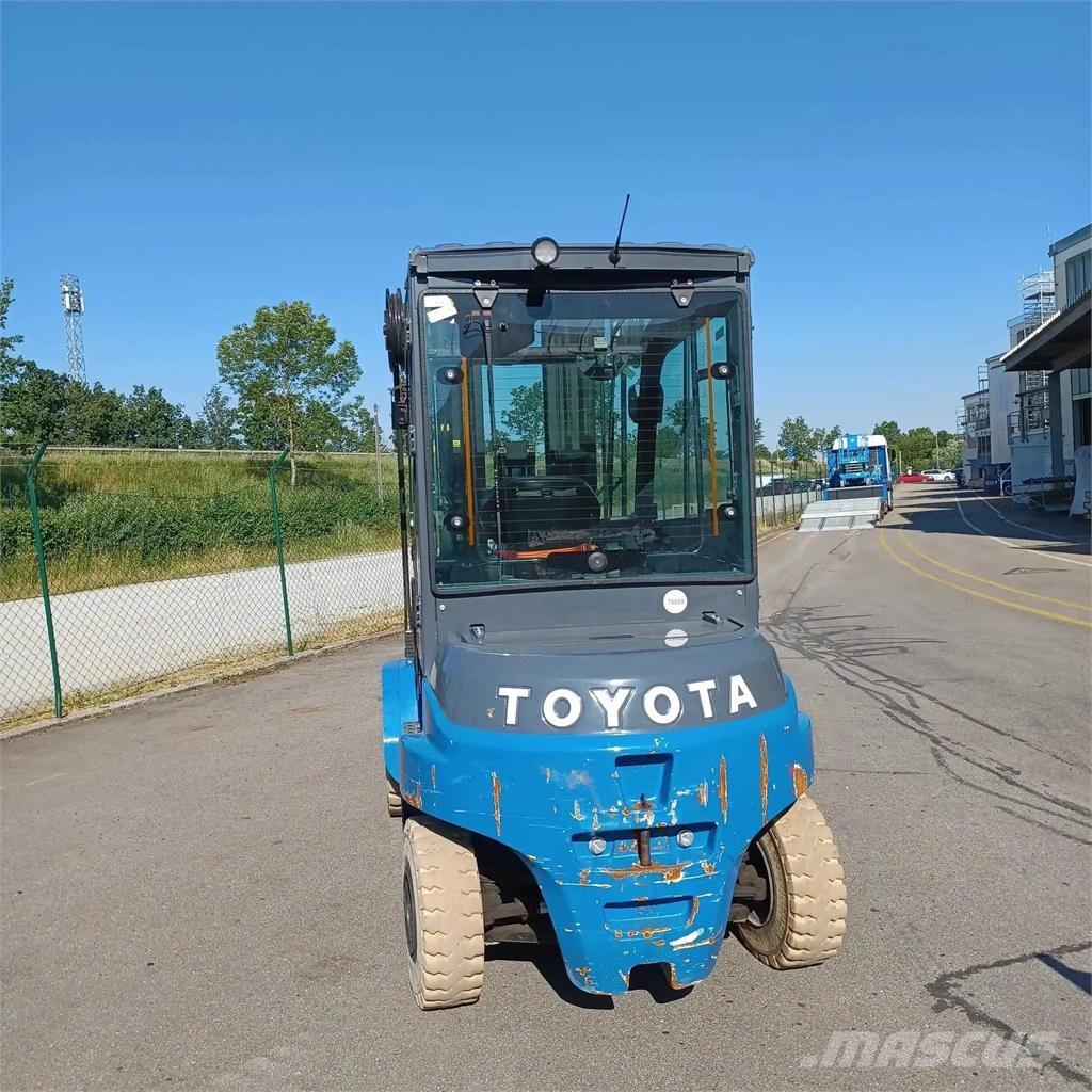 Toyota 8FBMT50 - FSM 7200 Електрически вилични кари-повдигачи