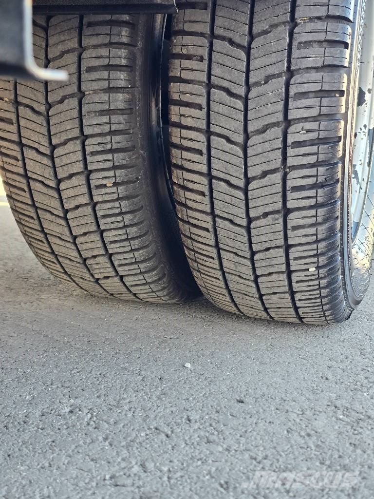 Nissan 35.13 Plataformas aéreas montadas em caminhão