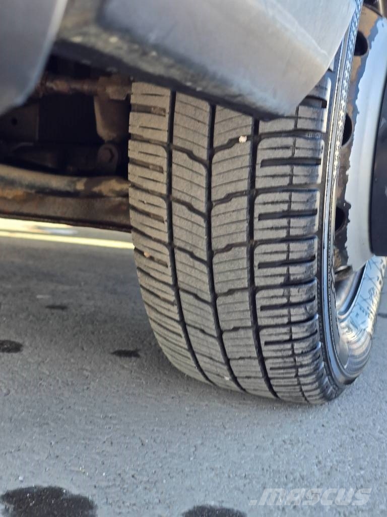Nissan 35.13 Plataformas aéreas montadas em caminhão