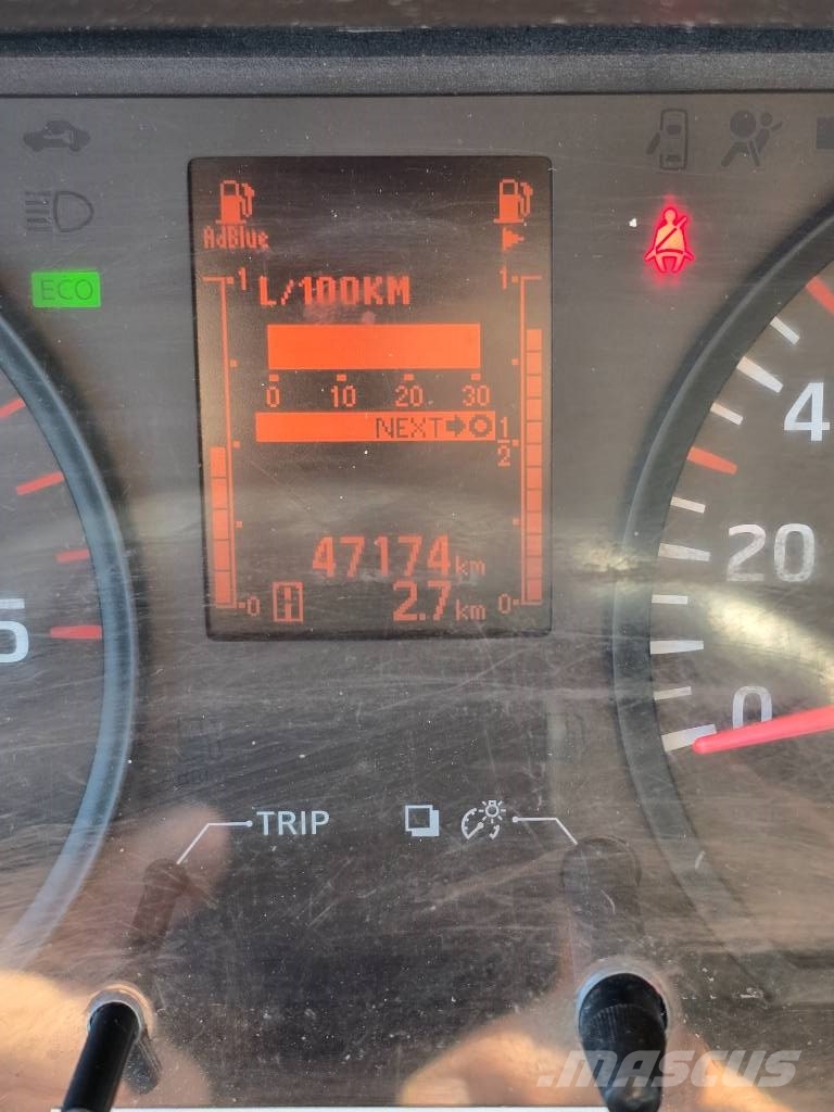 Nissan 35.13 Plataformas aéreas montadas em caminhão