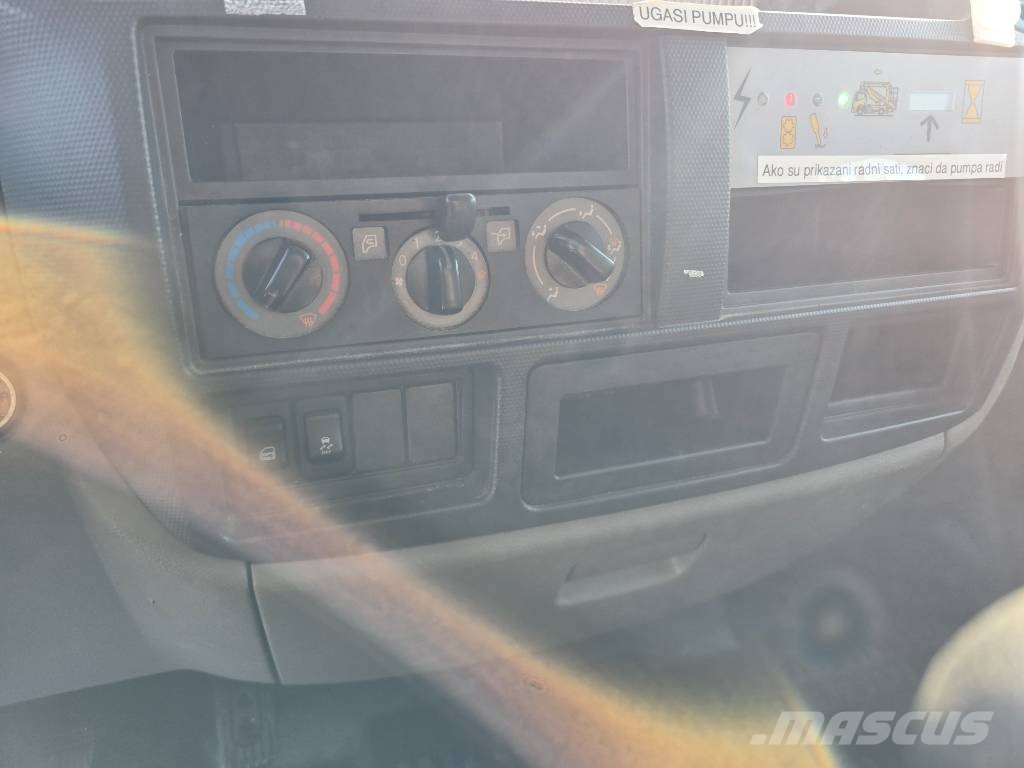 Nissan 35.13 Plataformas aéreas montadas em caminhão