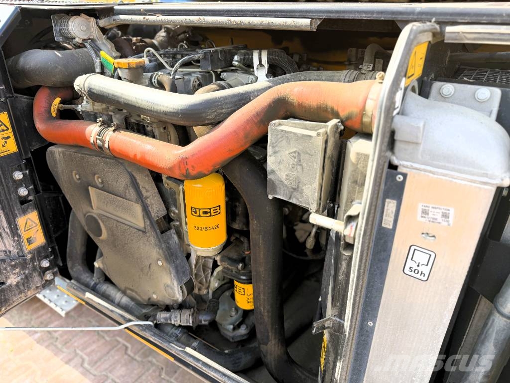 JCB 555-210 R مناولات متداخلة