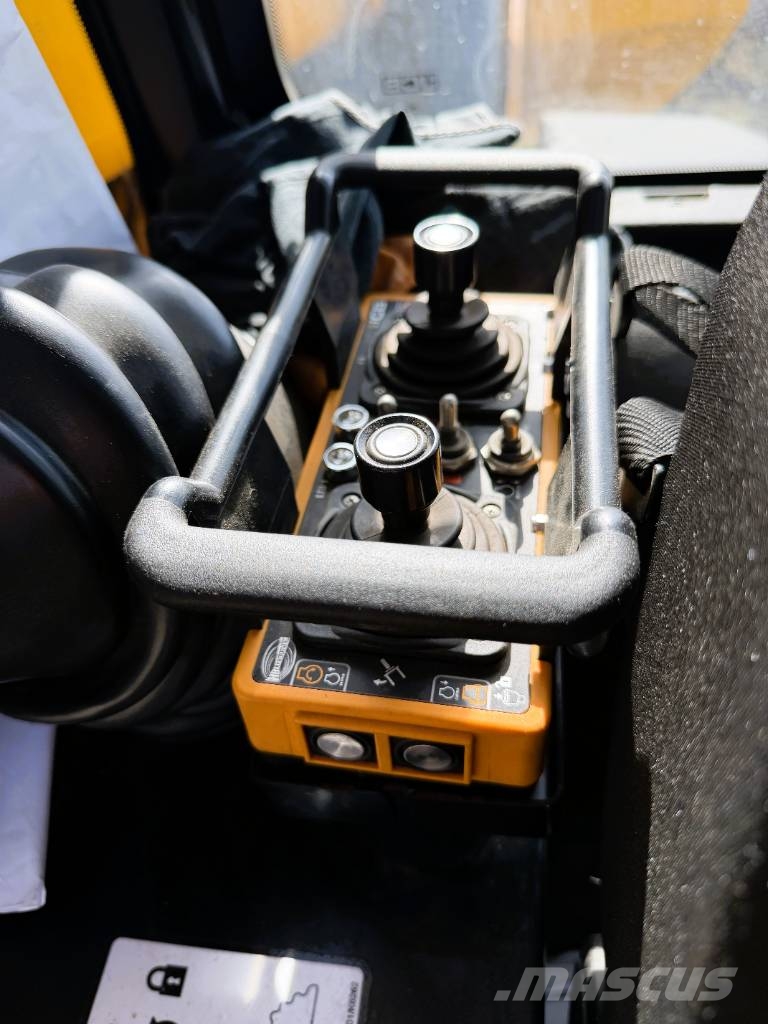 JCB 555-210 R مناولات متداخلة
