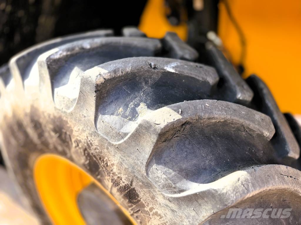 JCB 555-210 R مناولات متداخلة